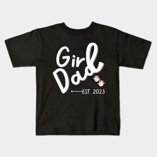 Mens Girl Dad Est 2023 First Time Girl Daddy New Dad Expecting Kids T-Shirt